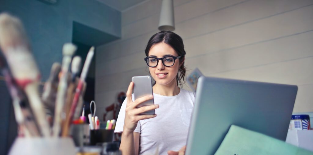 Dasein na mídia: empresas reabrem portas para jovens profissionais